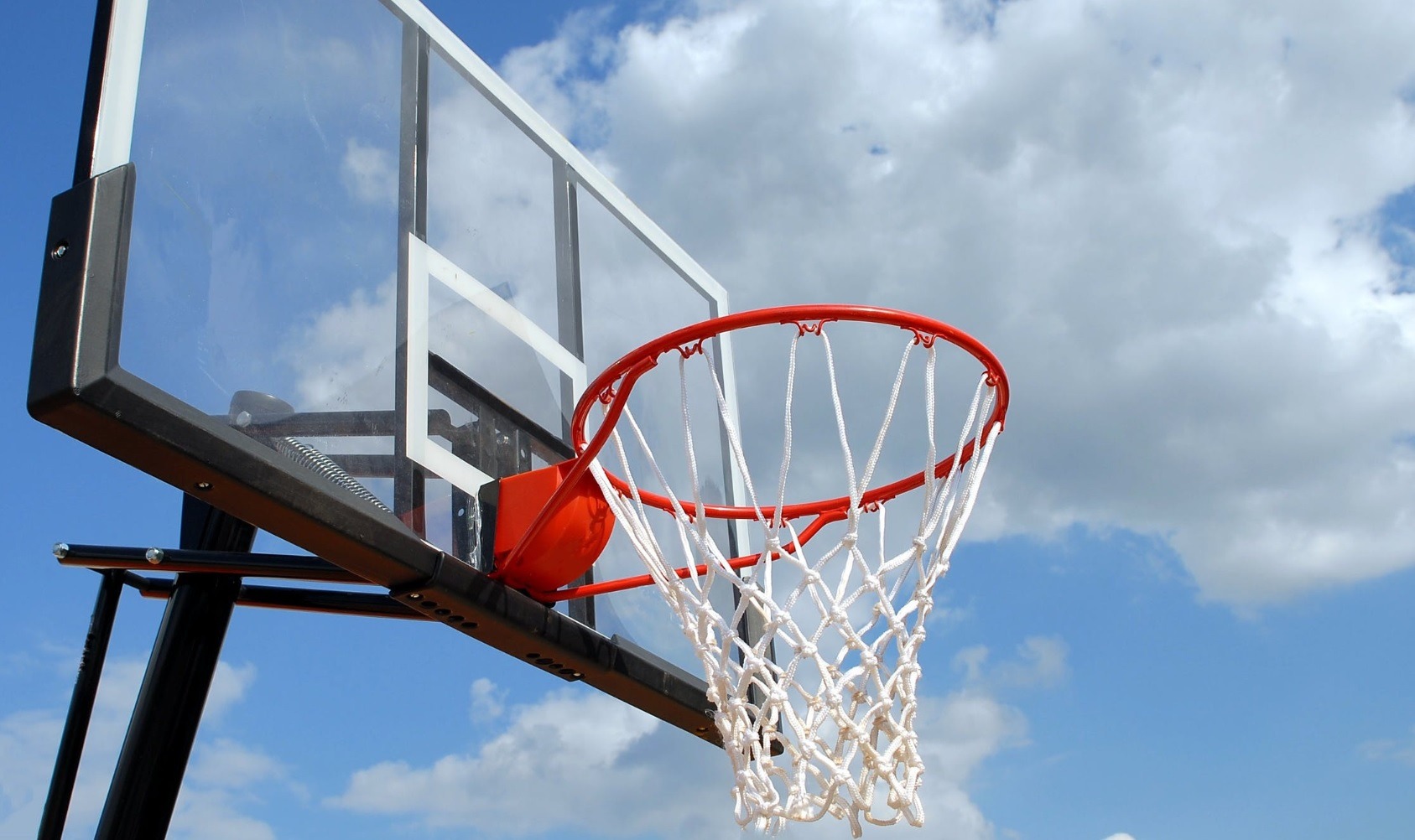 子女打籃球受傷唔想排公立醫院？保泰意外保險幫到你！