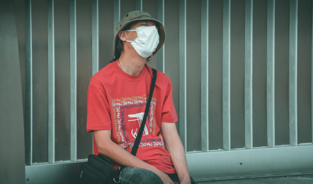 新冠肺炎康復後半年仍有後遺症？認識治療藥物、復發風險和併發症！