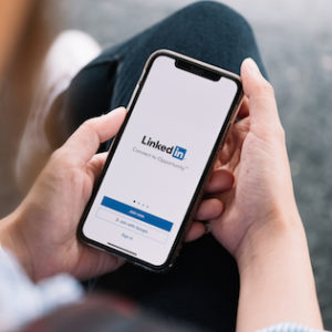 上搵工網好過搵Headhunter？專家為你分析兩者利弊