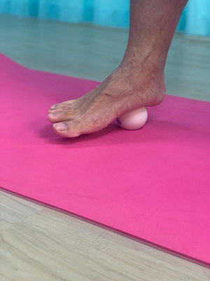 以按摩球作深層按摩