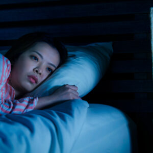 【失眠】原因是什麼？給床上輾轉的你 10 個解決方法