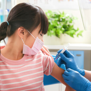 小朋友打針年齡降至3歲！即睇預約方法、副作用及保險選擇