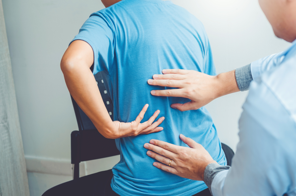 【背痛】可能是肺癌病徵？背脊呢個位置痛要小心！附檢查方法及價錢