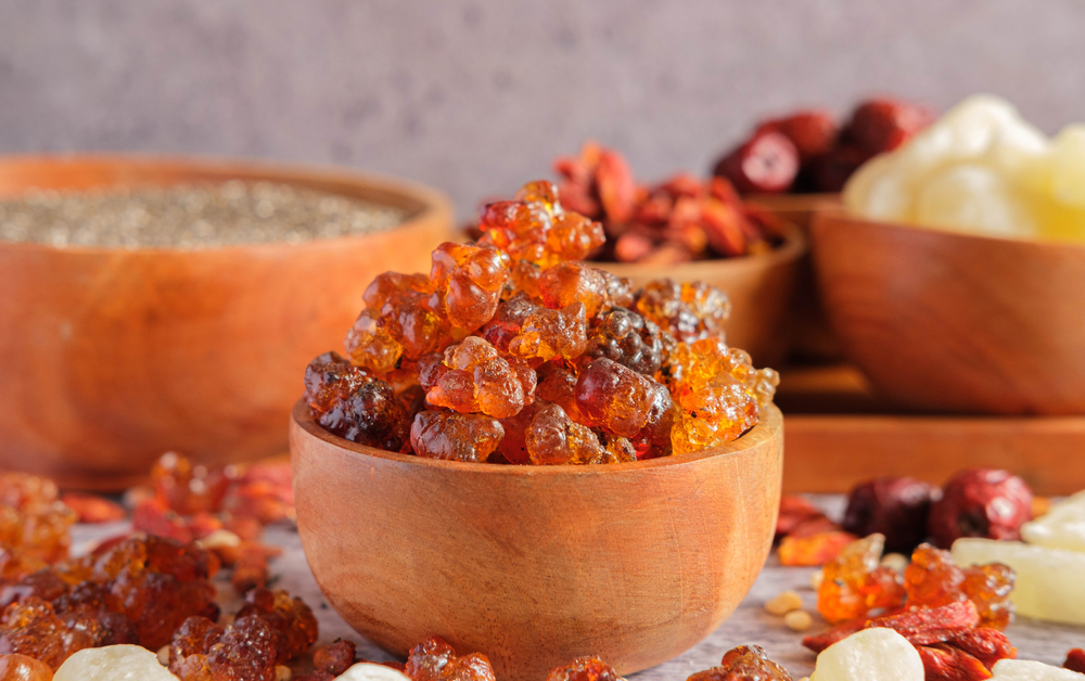 【桃膠】是什麼？功效、禁忌及處理方法一覽（附糖水食譜）