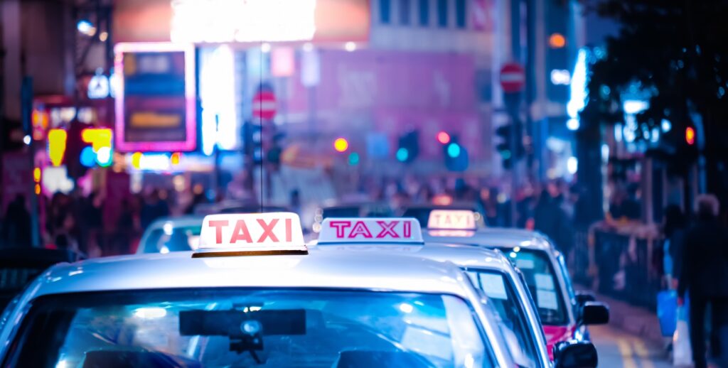 指定檢疫酒店自費的士計劃︰收費、服務時間、接送安排及限制