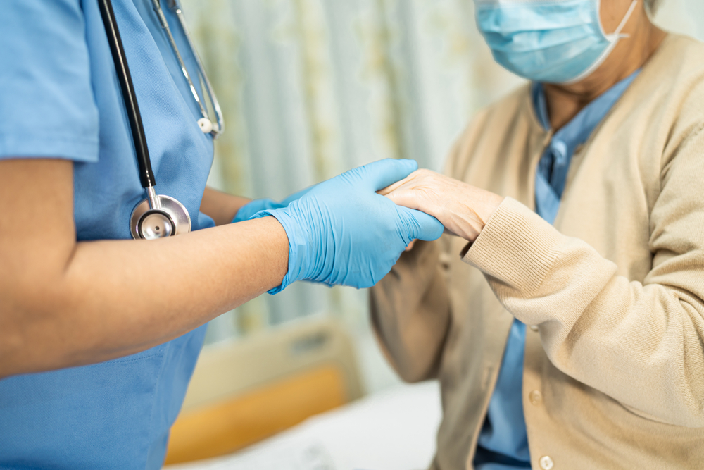 【確診怎麼辦？】新冠肺炎陽性後申報、隔離流程全講解！