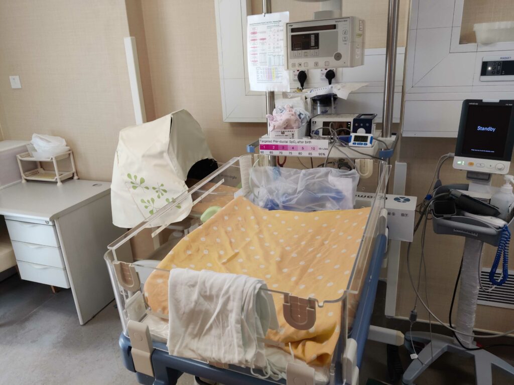 嬰兒一出生就會躺在這個箱內