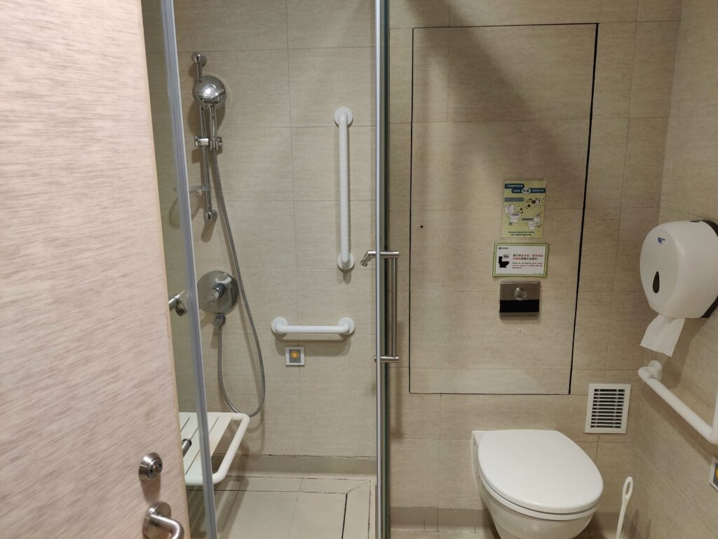 廁所設有淋浴設施