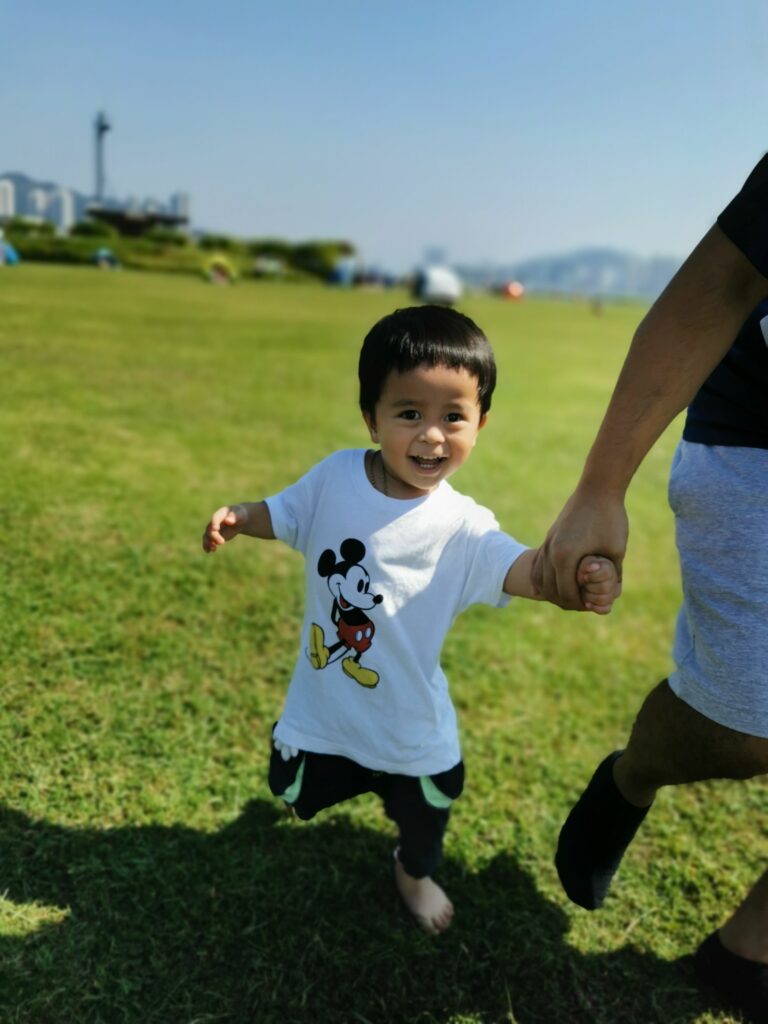 廷匡慢慢學會走路