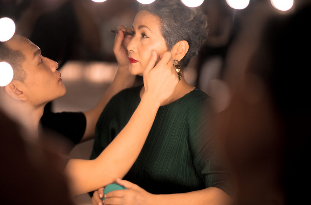 爸爸拍下Lisa每次工作的幕後花絮