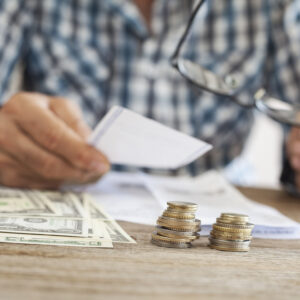 【長者生活津貼2025】政府宣布額外派半糧！金額幾多？資產審查點計？即睇資產上限及申請資格及方法