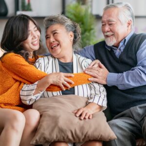 【幫父母買自願醫保】可以扣稅外仲有咩好處？有何注意事項？（附案例分析）