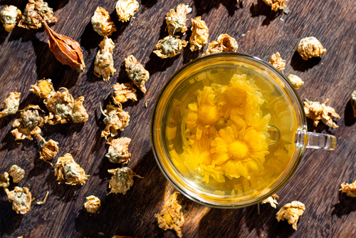 【菊花】清熱解毒功效顯著？ 詳解好處、禁忌和食譜建議