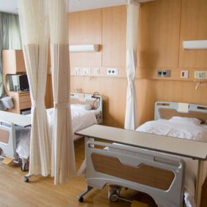 【香港港安醫院病房2025】即睇收費、設施及保險理賠須知