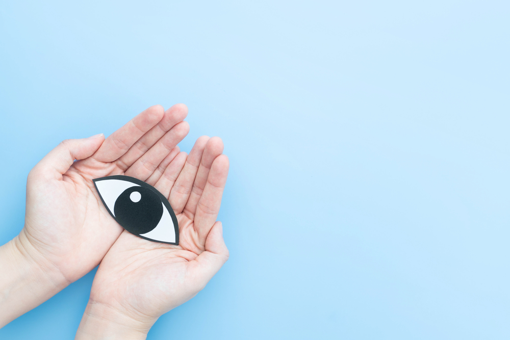 阿托品眼藥水和OK鏡是甚麼？適合甚麼人士？即睇配戴重點！