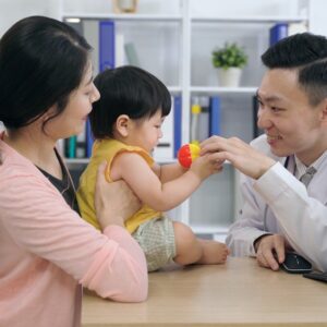 【港安兒科】醫生名單、預約電話、門診收費及保險理賠須知