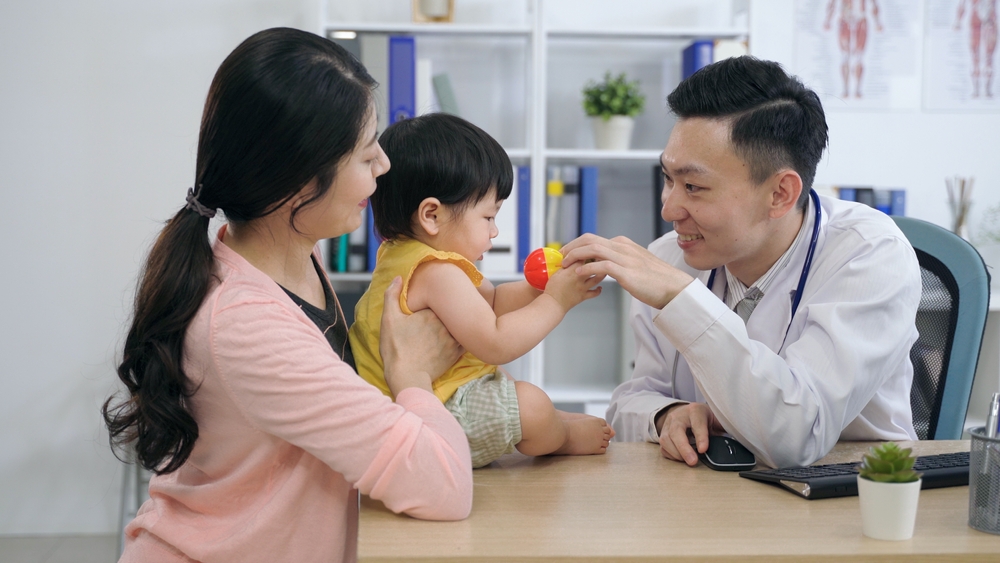 【港安兒科】醫生名單、預約電話、門診收費及保險理賠須知