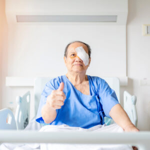 微創手術處理白內障增加精準度，新一代人工晶體有助處理老花、近視、遠視、散光問題