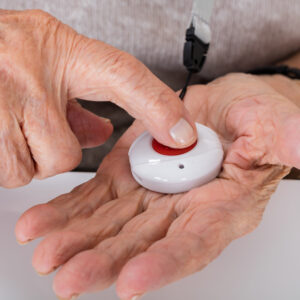 平安鐘邊間好？詳細比較收費、服務、資助及申請方法