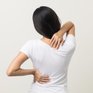 背脊4個位置疼痛要小心 可能與癌症有關！