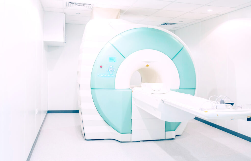 【荃灣港安醫院照MRI】磁力共振掃描收費2025、預約方法及保險理賠須知