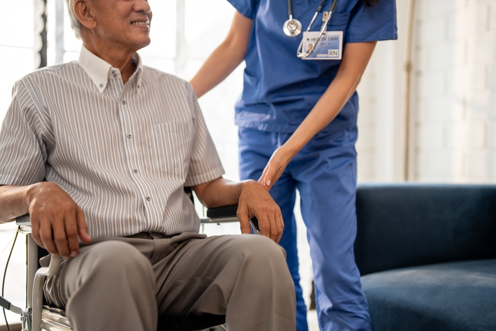 【上門護理 vs 老人院】邊樣較適合長者？