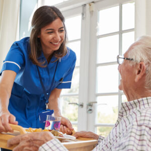 【外籍護理員】絕非普通外傭！哪5類長者最需要？