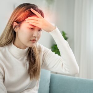 【偏頭痛】只會左右其中一邊痛？成因、症狀、治療及預防方法