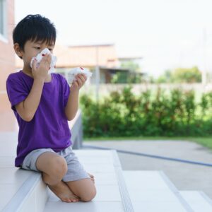 【小朋友流鼻血】應該如何處理？常見原因、治療及預防方法