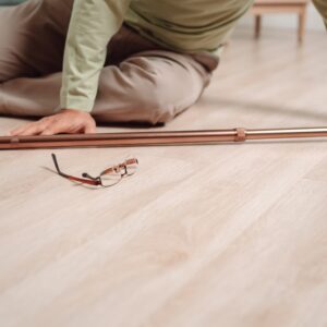 【長者跌倒】跟骨質疏鬆有關嗎？常見成因及預防方法