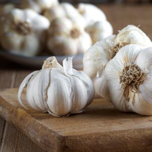 【大蒜】7大功效、好處、食用禁忌（附營養＋卡路里）