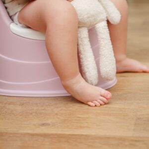 【BB便便】排便幾多次算正常？不同顏色／形狀代表什麼？