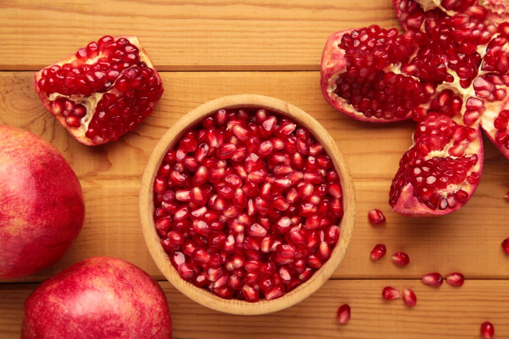 [Pomegranate] 6 Key Benefits, Perks, Taboos (Nutrition + Calories)