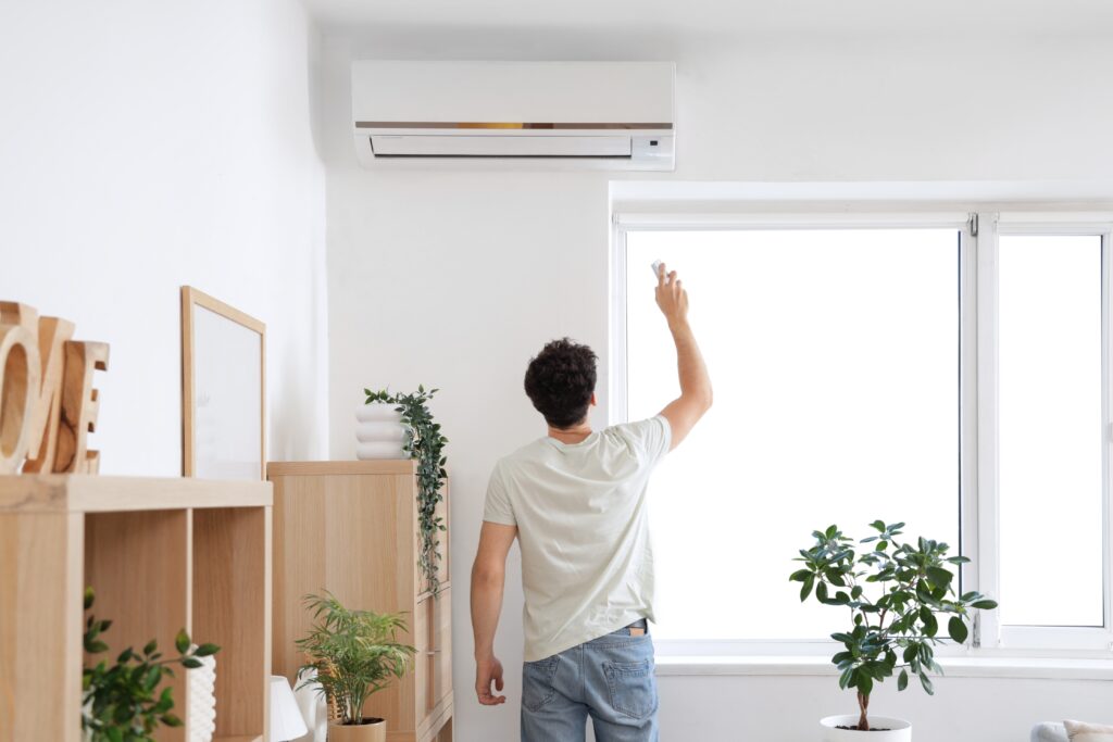【冷氣機臭味】調低冷氣至25度可令異味消失？冷氣異味成因＋七大除味方法