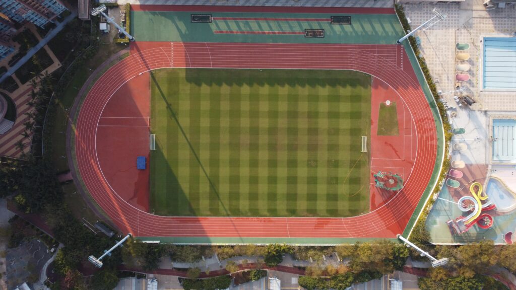 【將軍澳運動場】開放時間、設施、停車場與交通