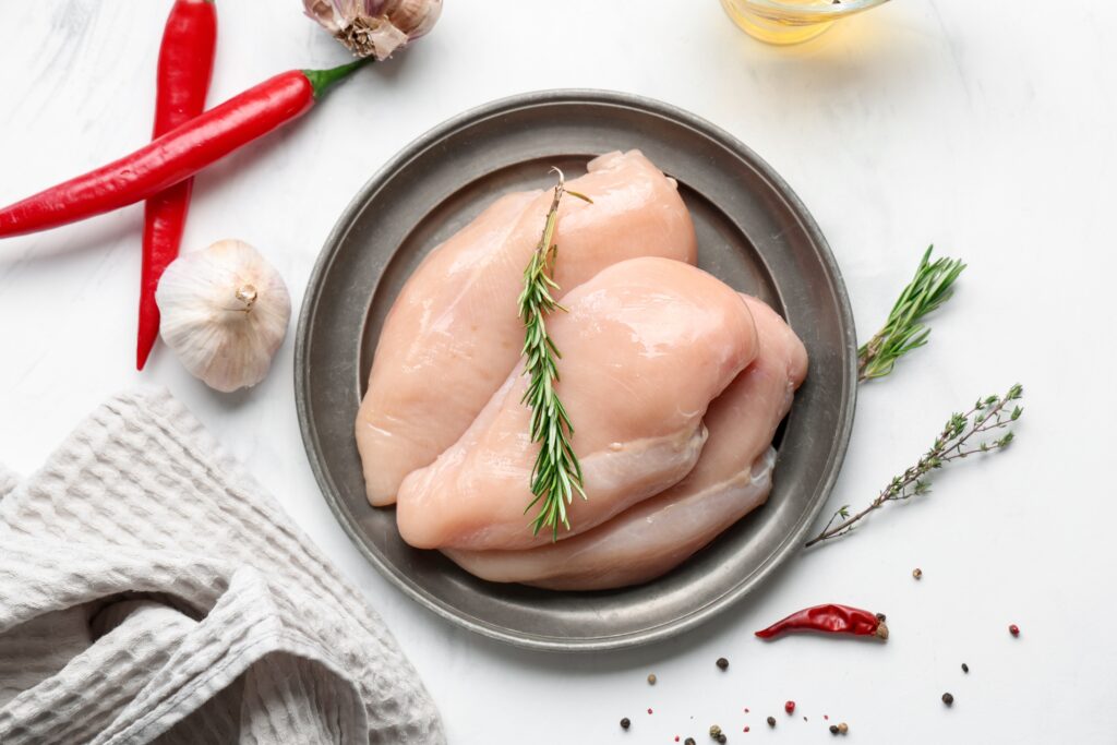 【雞胸肉】了解6大功效、卡路里、食用禁忌（附營養及食譜）
