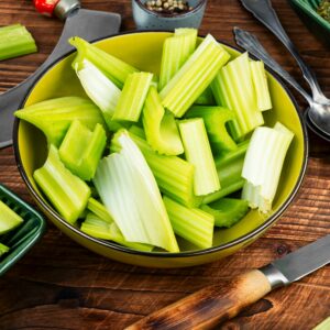 【西芹】了解6大功效、卡路里、食用禁忌（附營養及食譜）