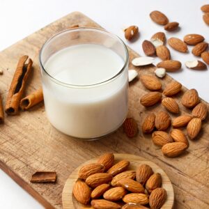 【杏仁奶】了解6大功效、卡路里、食用禁忌（附營養及食譜）