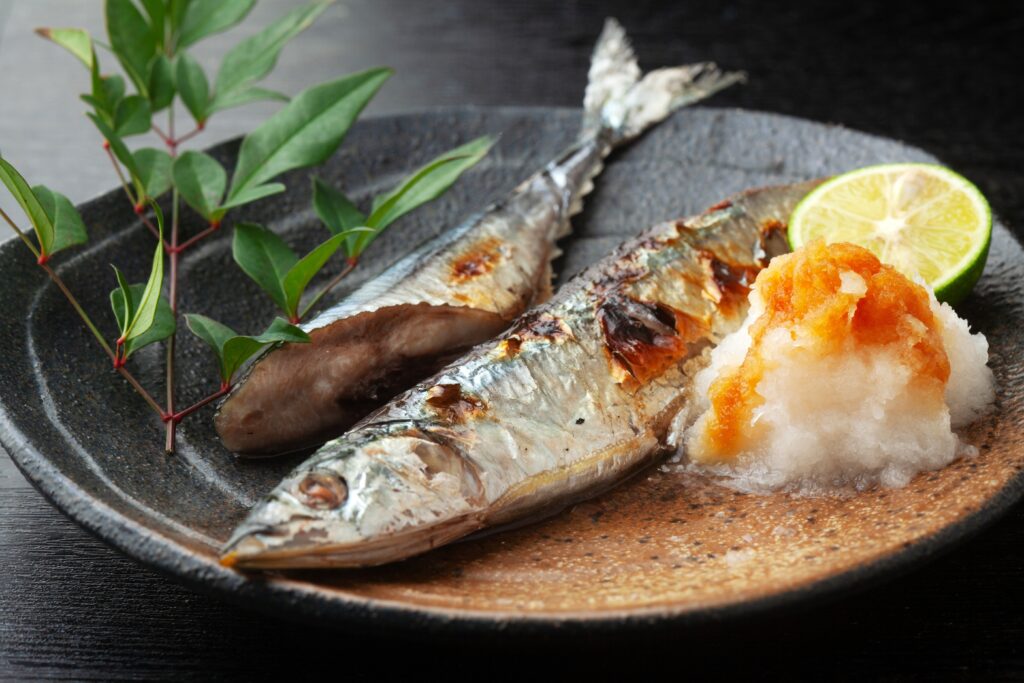 【秋刀魚】了解6大功效、卡路里、食用禁忌（附營養及食譜）