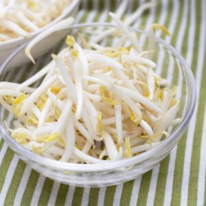 【芽菜】了解6大功效、卡路里、食用禁忌（附營養及食譜）