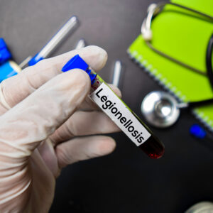 【退伍軍人病】會經水塔傳播？成因、症狀、感染途徑、治療及預防方法