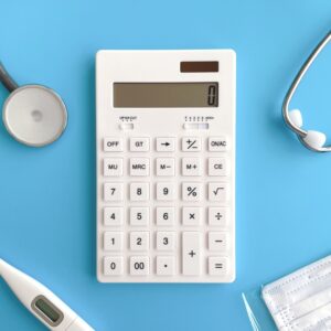 自願醫保扣稅上限為何是$8,000？