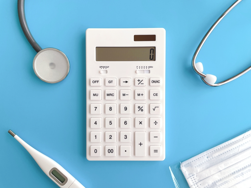 自願醫保扣稅上限為何是$8,000？