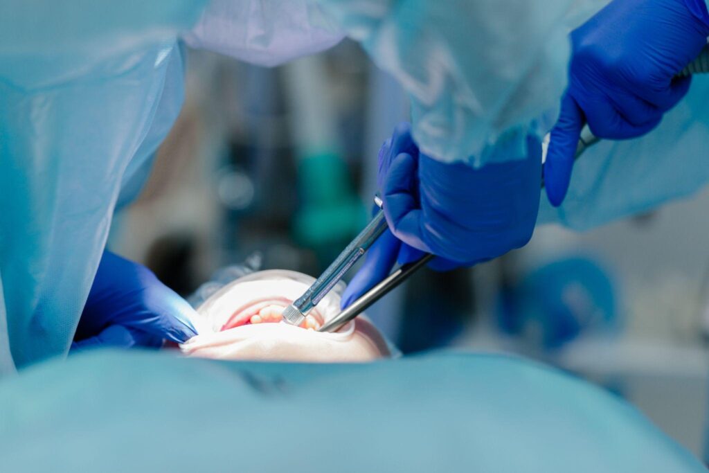 頷下腺手術費用幾錢？自願醫保包唔包？