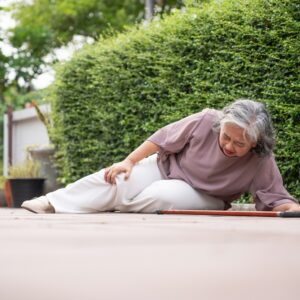 【長者跌倒】老人家跌倒的原因、負面影響及處理方法（附防跌貼士）