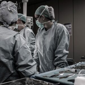 【手術費2026】收費如何組成？比較 13 間私家醫院 7 大常見手術價錢