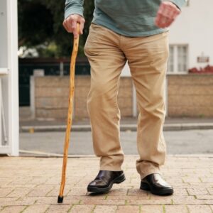 【老人家腳無力】詳解成因、潛在風險、疾病與改善方法