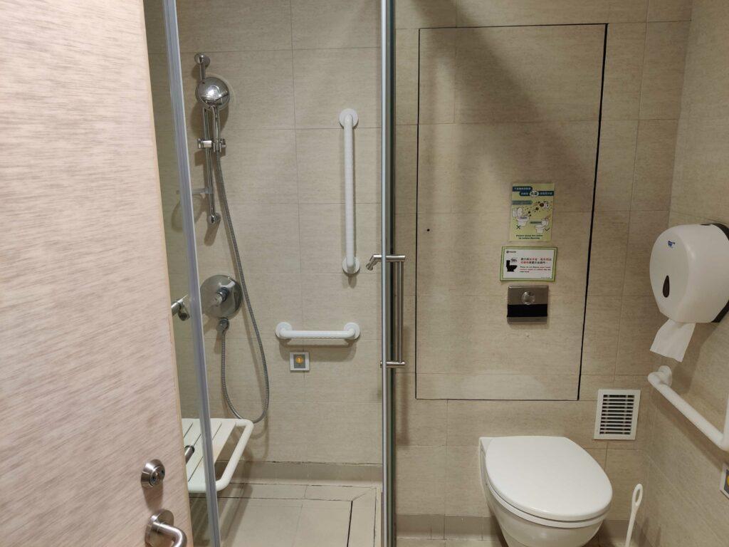 廁所設有淋浴設施